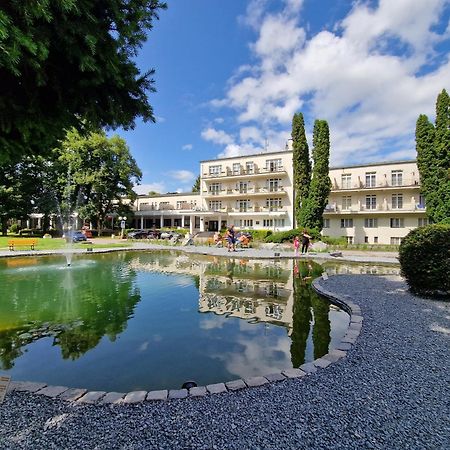 Hotel Palace - Kupele Sliač Екстериор снимка