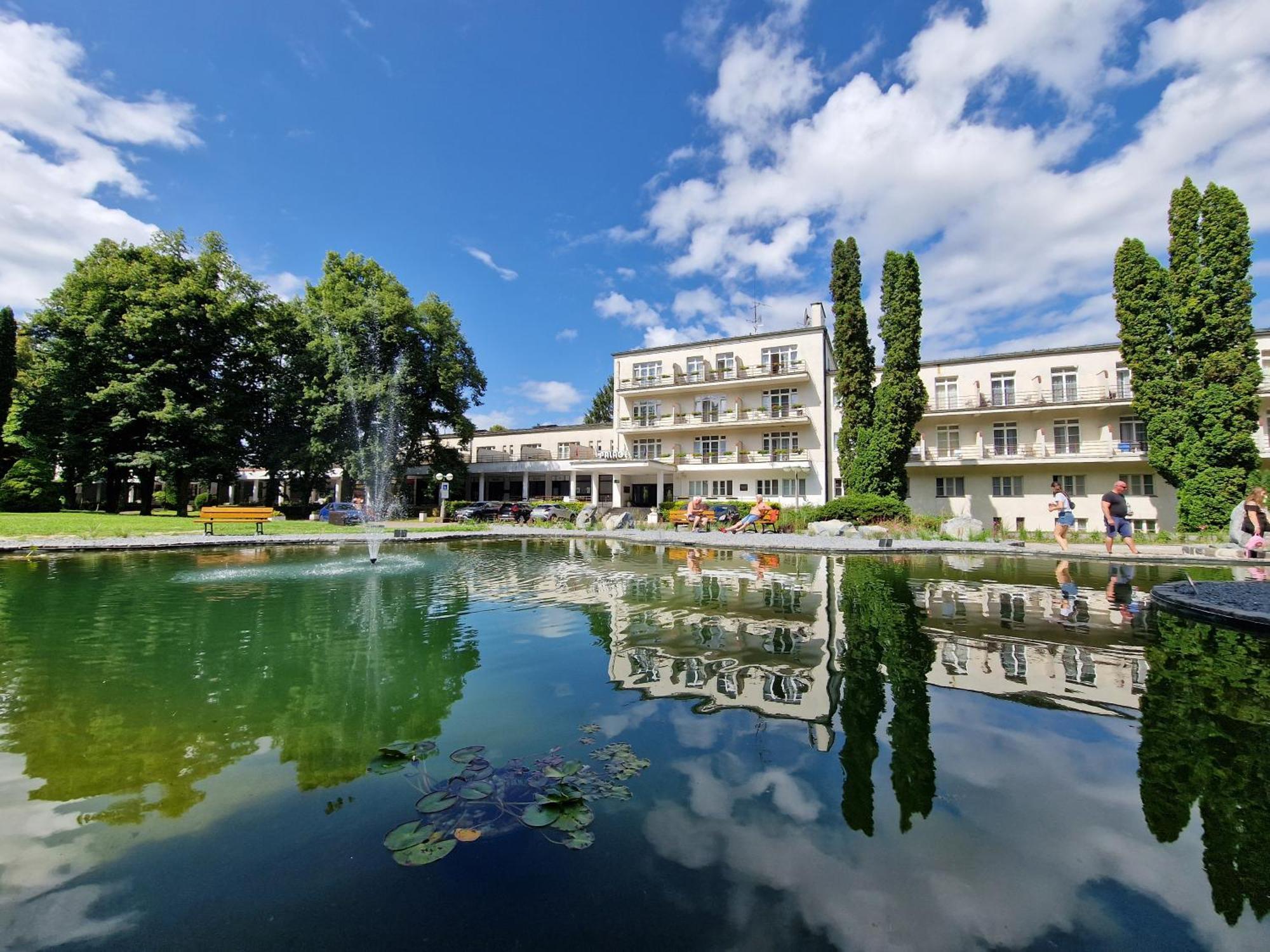 Hotel Palace - Kupele Sliač Екстериор снимка