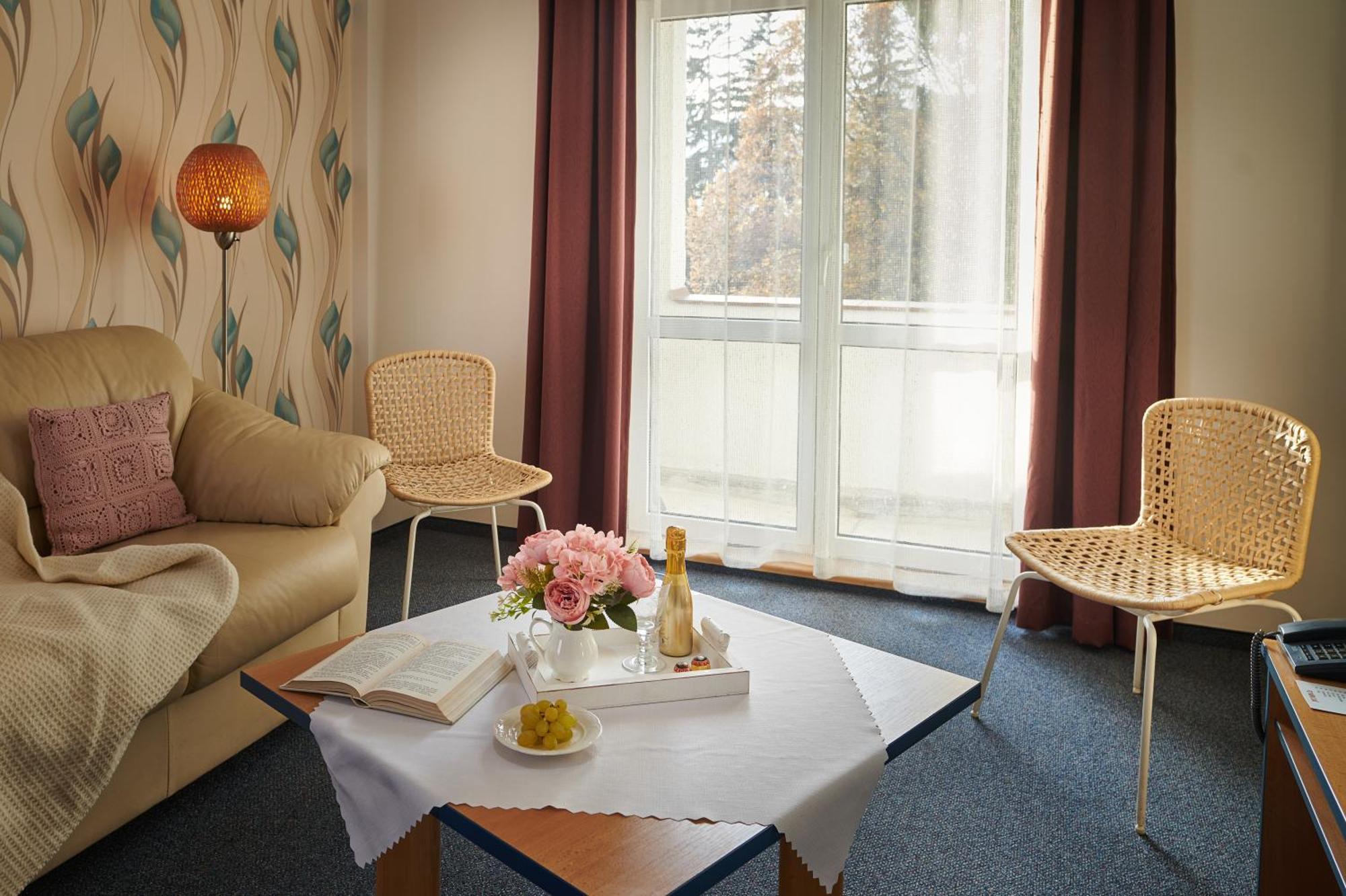 Hotel Palace - Kupele Sliač Екстериор снимка